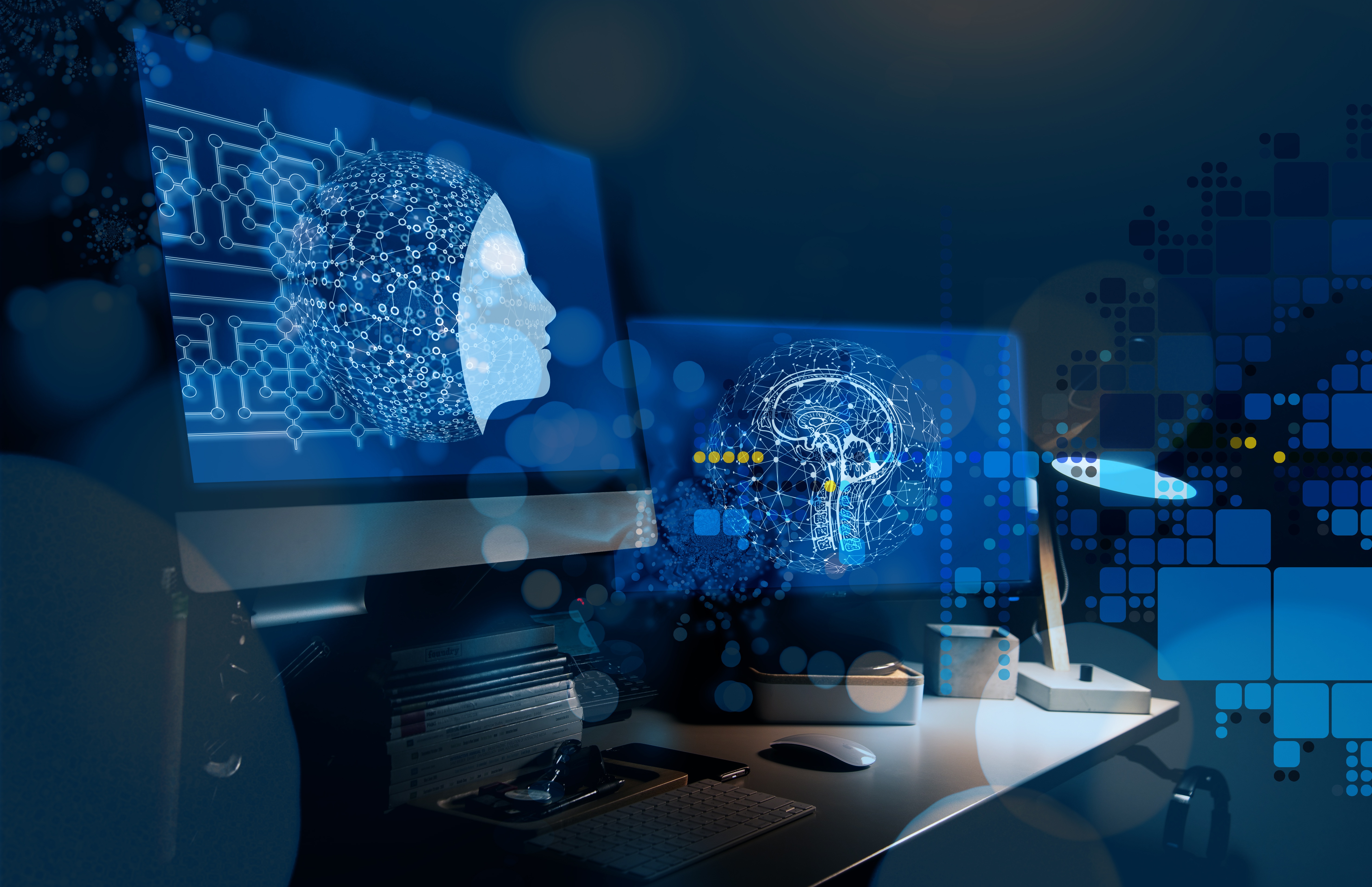 Computer und Schreibtisch